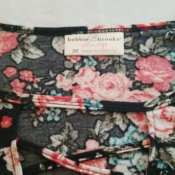 ❤️$6 Sale!❤️ Black Floral Tunic Top - Picture 2 of 7